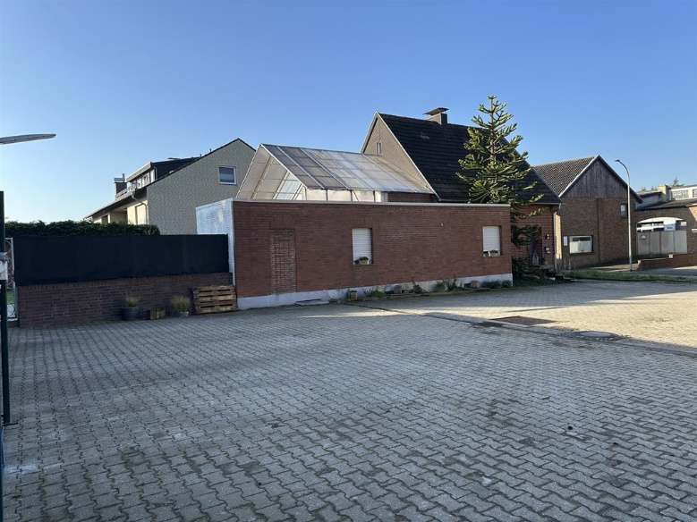 Foto 35 von 43 — Baugrundstück, Garage, Gewerbeeinheit (z.B. Laden, Büro), Einfamilienhaus