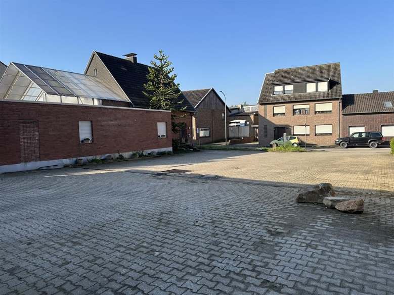 Foto 34 von 43 — Baugrundstück, Garage, Gewerbeeinheit (z.B. Laden, Büro), Einfamilienhaus