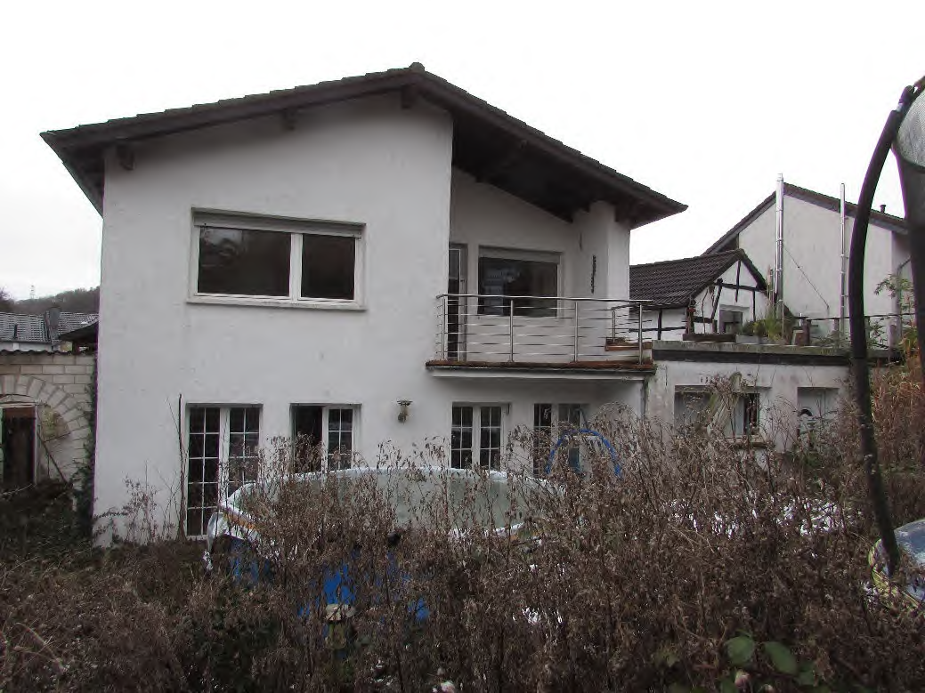 Foto 6 von 17 — Zweifamilienhaus, Kfz-Stellplatz, Garage
