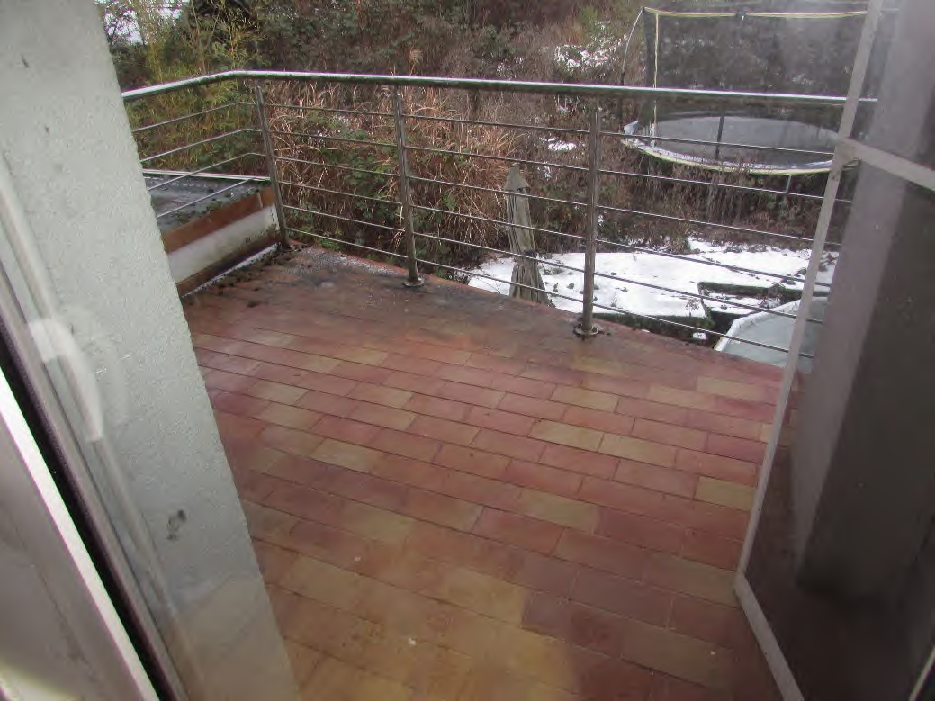 Foto 7 von 17 — Zweifamilienhaus, Kfz-Stellplatz, Garage