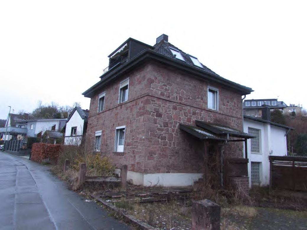 Foto 5 von 17 — Zweifamilienhaus, Kfz-Stellplatz, Garage