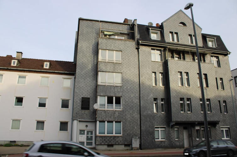 Foto 1 von 9 — Eigentumswohnung (3 bis 4 Zimmer), Sondernutzungsrecht an dem dieser Whg. gegenüberliegenden angrenzenden Dach-/Speicherraum