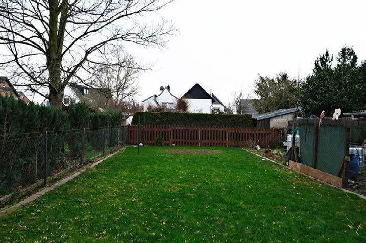 Foto 3 von 7 — Garage, Doppelhaushälfte