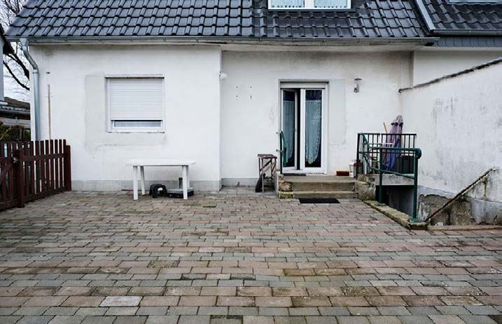 Foto 1 von 7 — Garage, Doppelhaushälfte