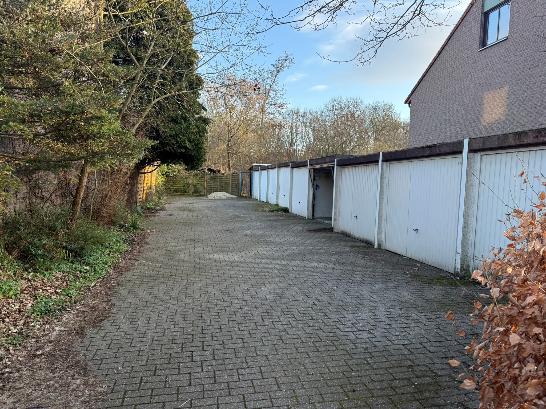 Foto 6 von 29 — Garage, Einfamilienhaus, Reihenhaus, Gemeinschaftsfläche, Garagenzufahrt
