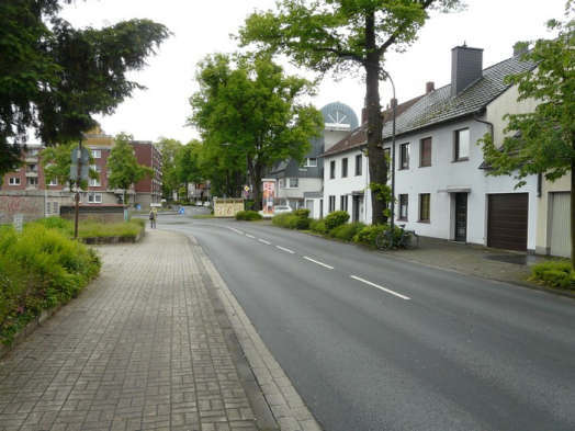 Foto 9 von 19 — Garage, Mehrfamilienhaus