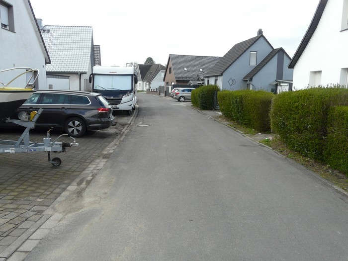 Foto 6 von 11 — Zweifamilienhaus, Garage