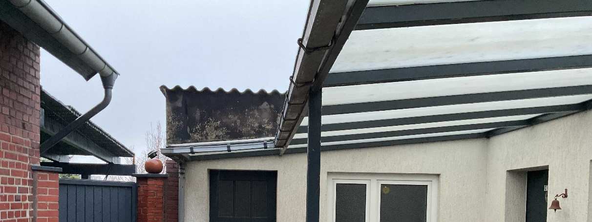 Foto 7 von 12 — Garage, Einfamilienhaus, Anbau und Nebengebäude