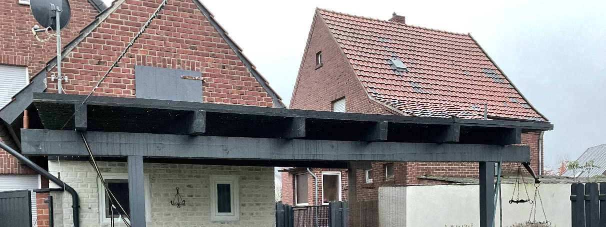 Foto 9 von 12 — Garage, Einfamilienhaus, Anbau und Nebengebäude
