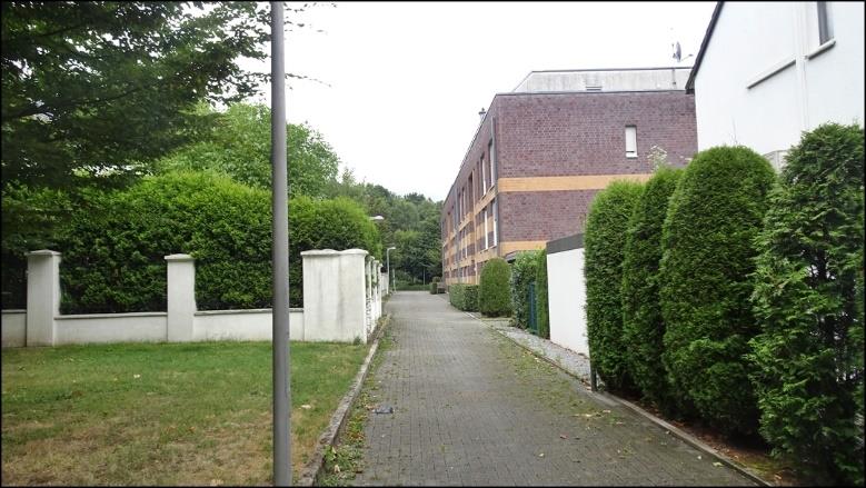 Foto 18 von 20 — Zweifamilienhaus, freistehend, Gartenland