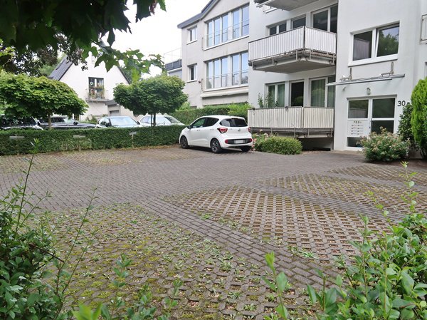 Foto 9 von 12 — Kfz-Stellplatz, Eigentumswohnung (3 bis 4 Zimmer)