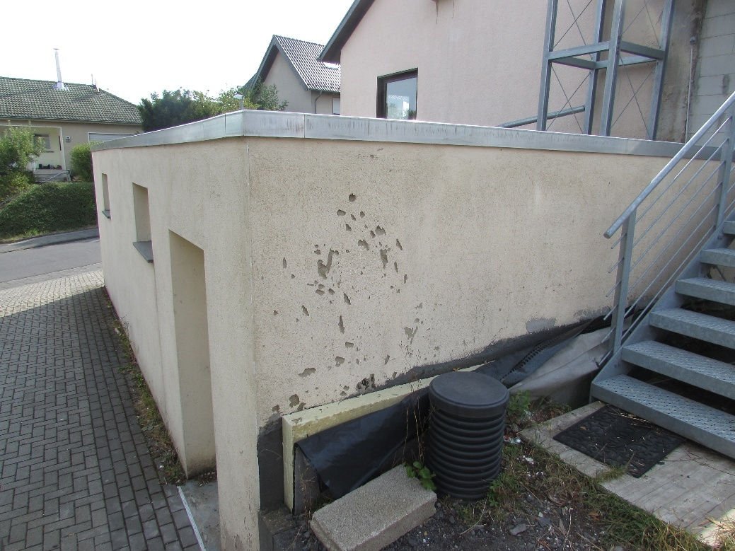 Foto 12 von 19 — Zweifamilienhaus, Garage