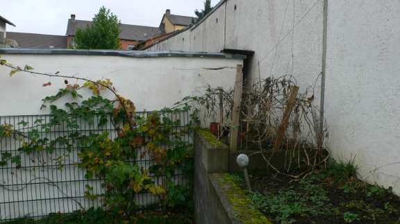 Foto 20 von 28 — Mehrfamilienhaus, Kfz-Stellplatz, Garage, Baugrundstück