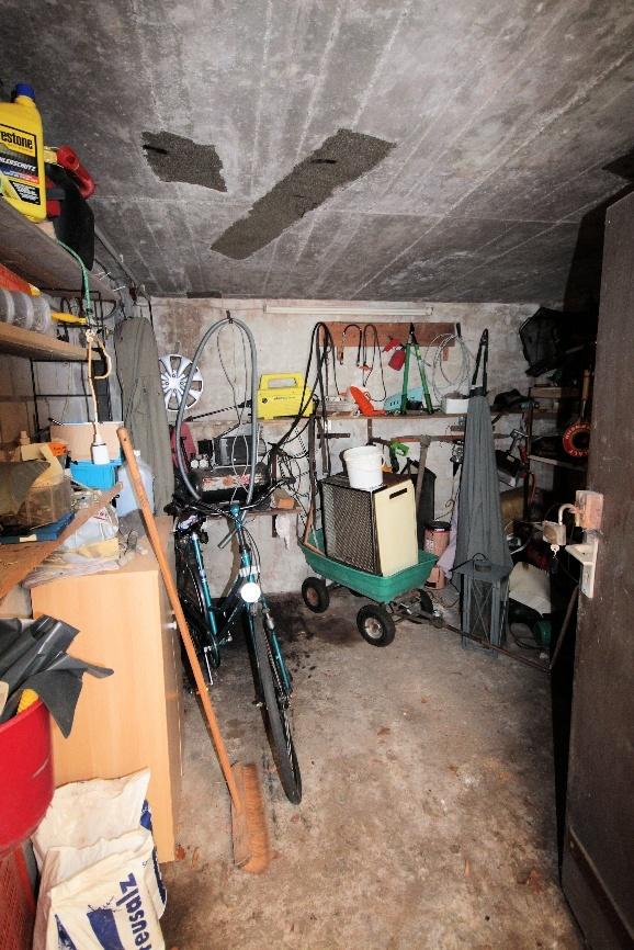 Foto 19 von 53 — Garage, Eigentumswohnung (ab 5 Zimmer), Wohnungseigentum in einem Einfamilienhaus