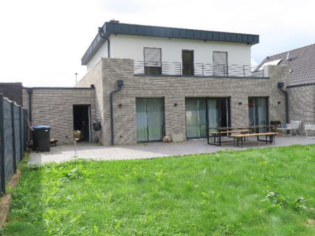 Foto 2 von 23 — Garage, Einfamilienhaus, Wohnhaus mit 2 PKW-Garagen
