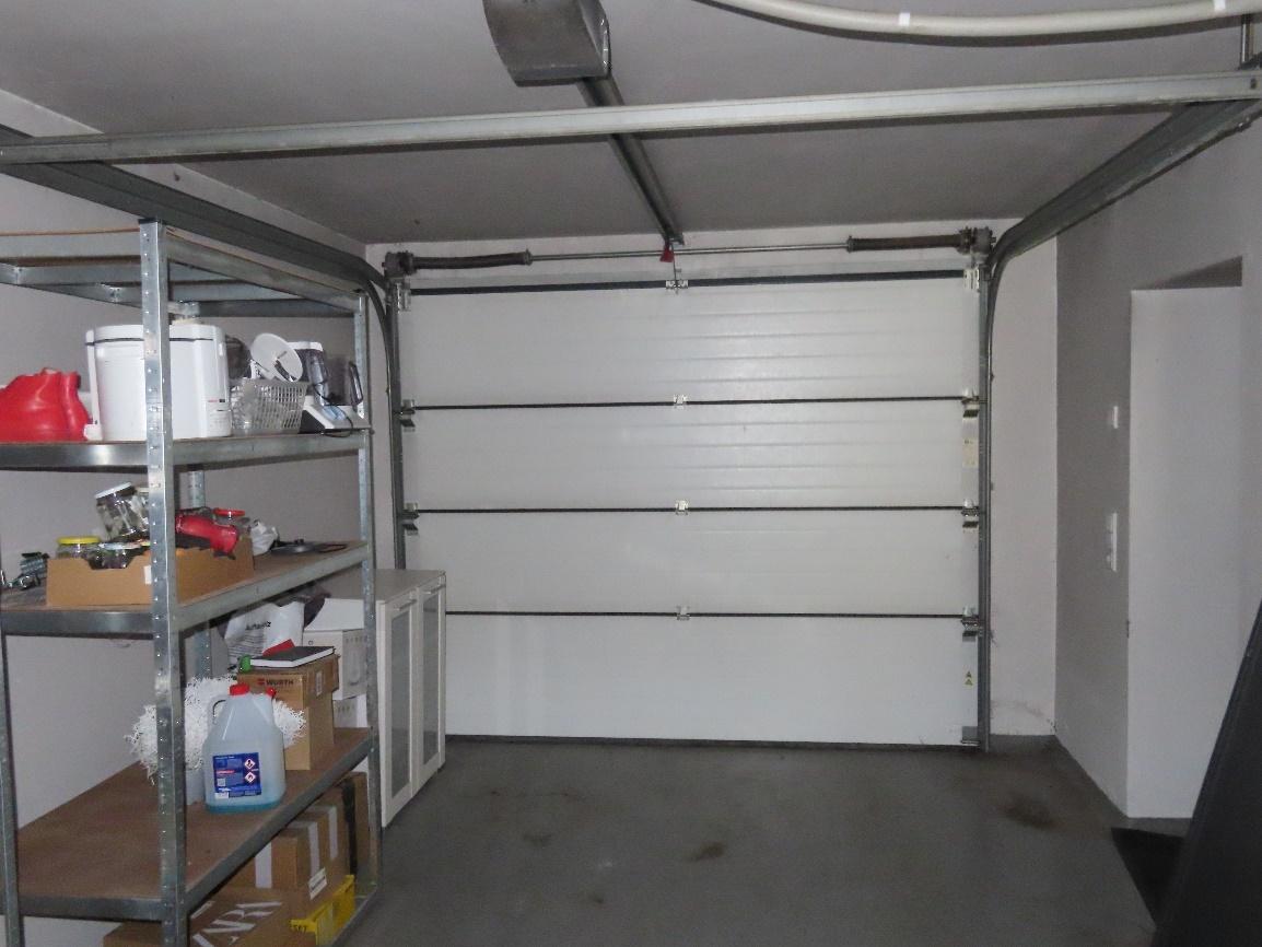 Foto 22 von 23 — Garage, Einfamilienhaus, Wohnhaus mit 2 PKW-Garagen