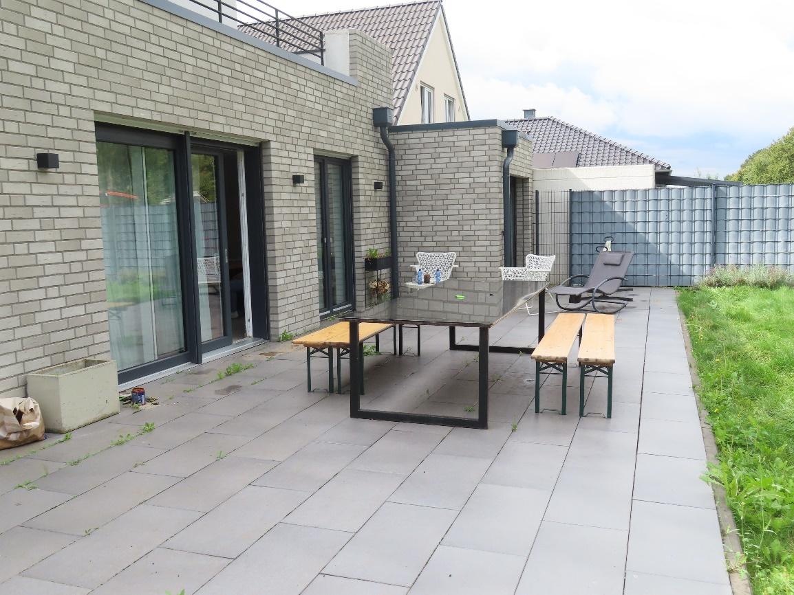 Foto 11 von 23 — Garage, Einfamilienhaus, Wohnhaus mit 2 PKW-Garagen