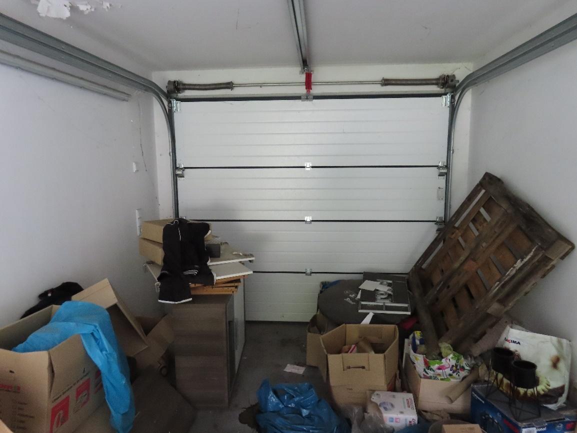 Foto 23 von 23 — Garage, Einfamilienhaus, Wohnhaus mit 2 PKW-Garagen