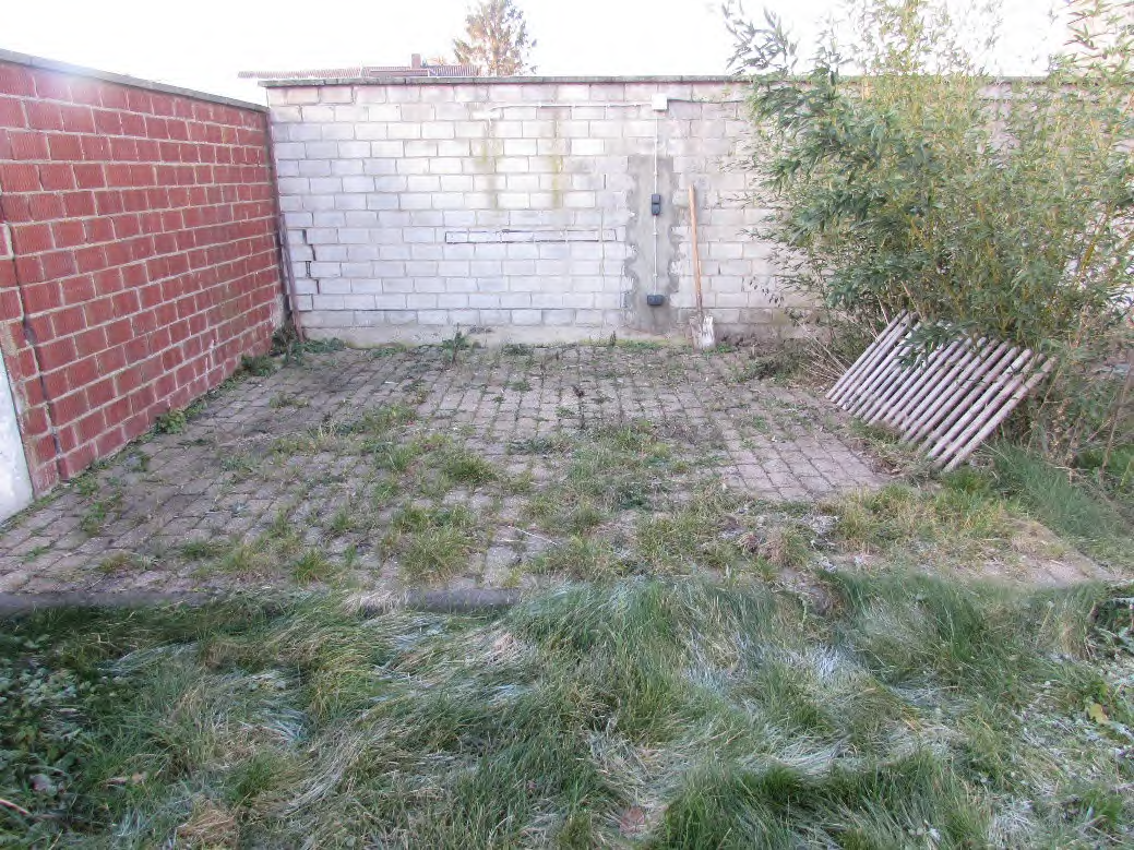 Foto 7 von 13 — Mehrfamilienhaus, Garage, einseitig angebautes, vollunterkellertes, zweigeschossiges Mehrfamilienhaus (6 Wohneinheiten) mit ausgebautem Dachgeschoss sowie eine PKW-Garage