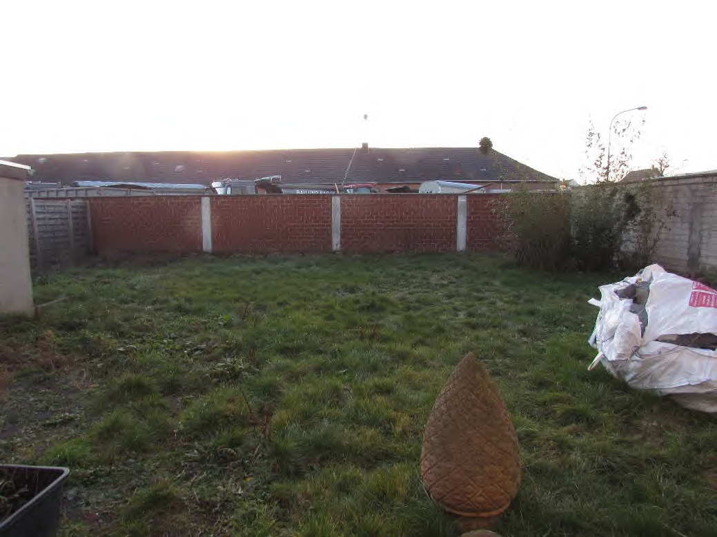 Foto 6 von 13 — Mehrfamilienhaus, Garage, einseitig angebautes, vollunterkellertes, zweigeschossiges Mehrfamilienhaus (6 Wohneinheiten) mit ausgebautem Dachgeschoss sowie eine PKW-Garage