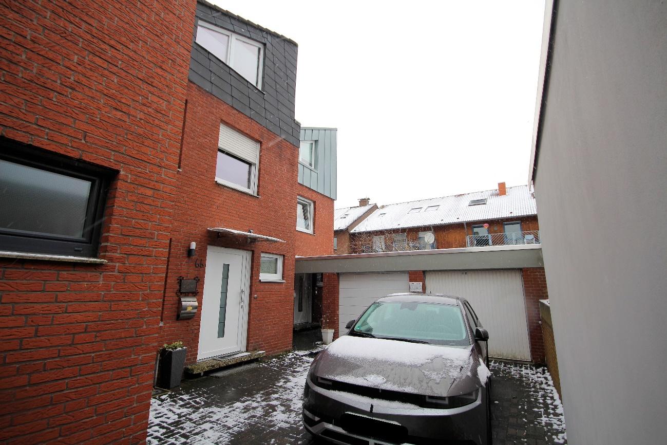 Foto 3 von 5 — Garage, Eigentumswohnung (ab 5 Zimmer), Reihenmittelhaus mit als Wohnungseigentum