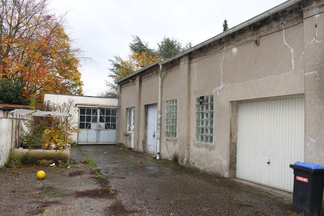 Foto 48 von 72 — Mehrfamilienhaus, zwei Nebengebäude (Werkstatt), einem Garagengebäude (Einzelgarage) und vier Reihengaragen