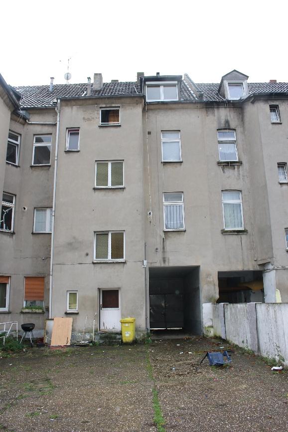 Foto 52 von 72 — Mehrfamilienhaus, zwei Nebengebäude (Werkstatt), einem Garagengebäude (Einzelgarage) und vier Reihengaragen