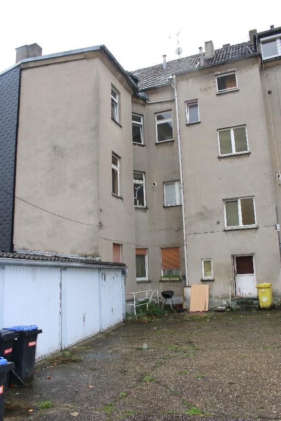 Foto 51 von 72 — Mehrfamilienhaus, zwei Nebengebäude (Werkstatt), einem Garagengebäude (Einzelgarage) und vier Reihengaragen