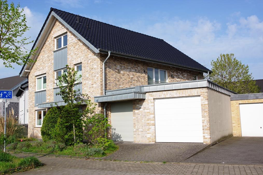Foto 1 von 6 — Garage, Einfamilienhaus, Einfamilienhausgrundstück mit zwei Einzelgaragen