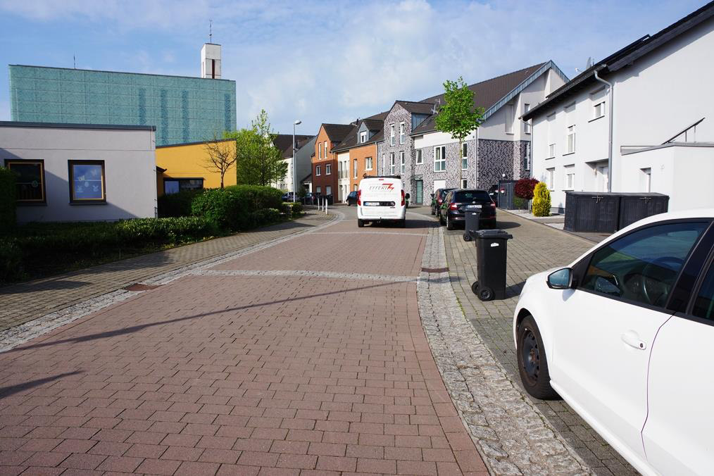 Foto 6 von 6 — Garage, Einfamilienhaus, Einfamilienhausgrundstück mit zwei Einzelgaragen