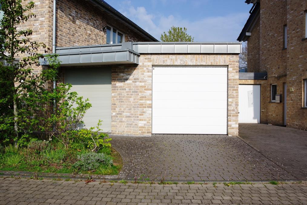 Foto 3 von 6 — Garage, Einfamilienhaus, Einfamilienhausgrundstück mit zwei Einzelgaragen