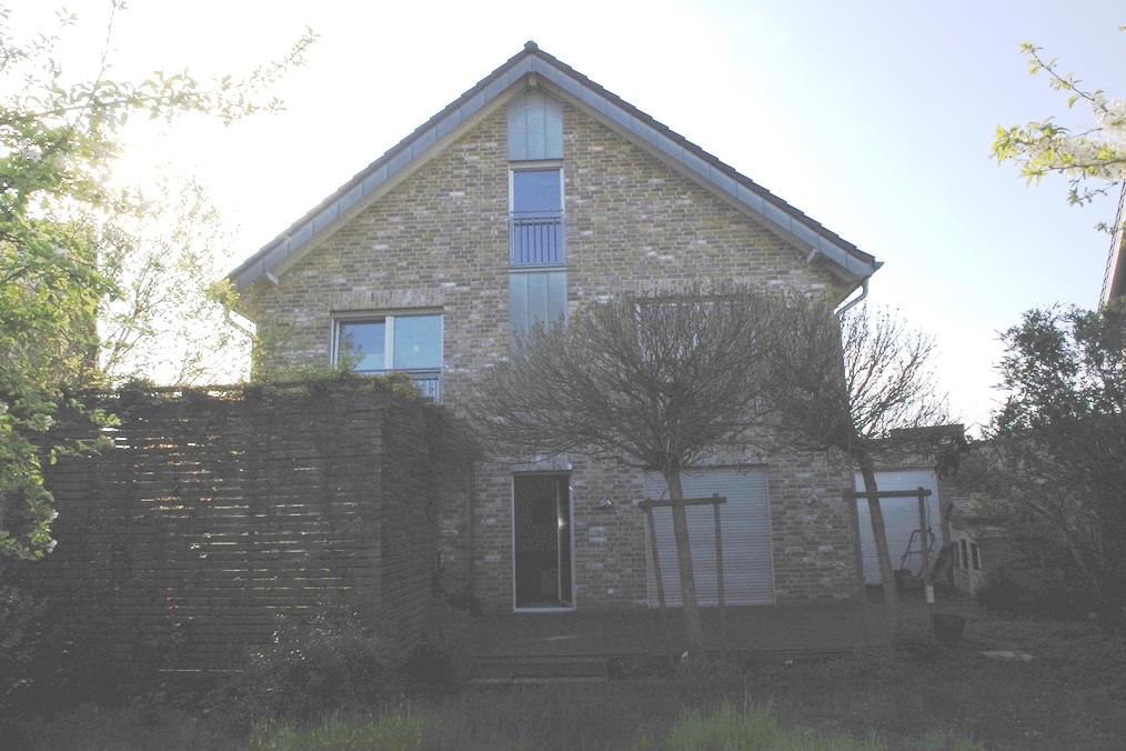 Foto 2 von 6 — Garage, Einfamilienhaus, Einfamilienhausgrundstück mit zwei Einzelgaragen