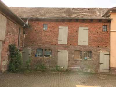 Foto 6 von 26 — gewerblich genutztes Grundstück, Zweifamilienhaus, Kfz-Stellplatz, Gewerbeeinheit (z.B. Laden, Büro), Garage, Zweifamilienhaus und gewerblich nutzbare Nebengebäude