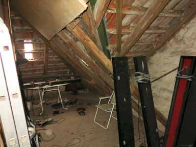 Foto 11 von 26 — gewerblich genutztes Grundstück, Zweifamilienhaus, Kfz-Stellplatz, Gewerbeeinheit (z.B. Laden, Büro), Garage, Zweifamilienhaus und gewerblich nutzbare Nebengebäude