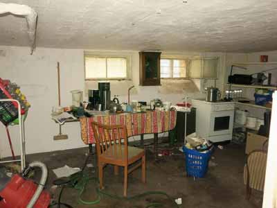 Foto 13 von 26 — gewerblich genutztes Grundstück, Zweifamilienhaus, Kfz-Stellplatz, Gewerbeeinheit (z.B. Laden, Büro), Garage, Zweifamilienhaus und gewerblich nutzbare Nebengebäude