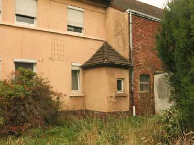Foto 17 von 26 — gewerblich genutztes Grundstück, Zweifamilienhaus, Kfz-Stellplatz, Gewerbeeinheit (z.B. Laden, Büro), Garage, Zweifamilienhaus und gewerblich nutzbare Nebengebäude