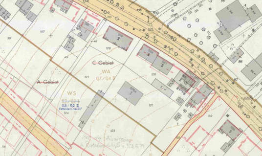 Foto 3 von 13 — gewerblich genutztes Grundstück, Garage, Mehrfamilienhaus