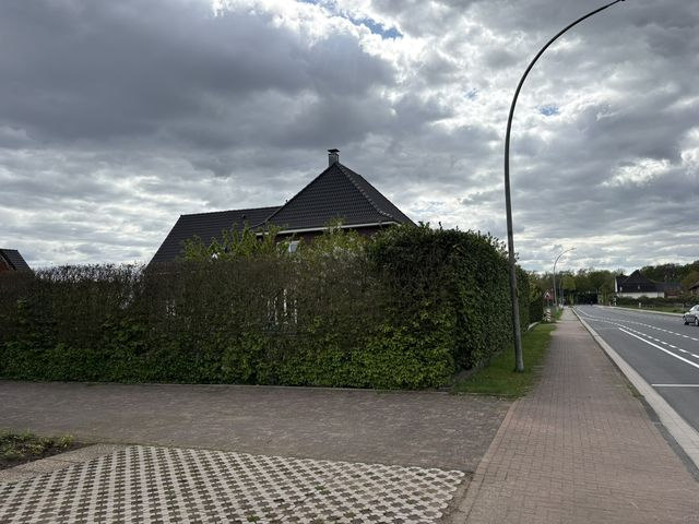 Foto 15 von 16 — Zweifamilienhaus, unbebautes Grundstück, Nebengebäude
