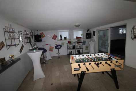 Foto 47 von 77 — Garage, Mehrfamilienhaus