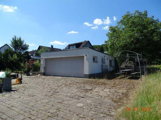 Foto 6 von 41 — unbebautes Grundstück, Baugrundstück, Zweifamilienhaus, sonstiges Teileigentum (z.B. Keller, Hobbyraum), Eigentumswohnung (3 bis 4 Zimmer), Zweifamilienhaus, sonstiges Teileigentum (z.B. Keller, Hobbyraum), Eigentumswohnung (ab 5 Zimmer)