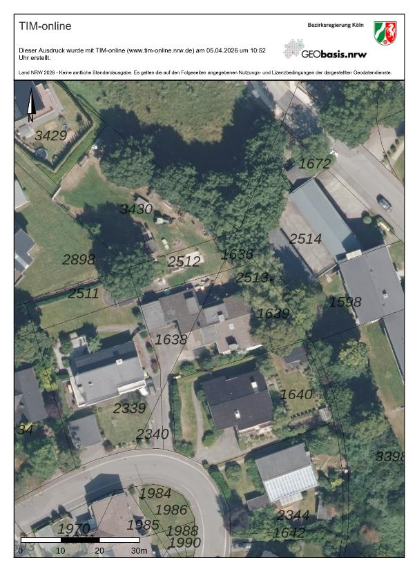 Foto 12 von 15 — Garage, Einfamilienhaus, Einfamilienhaus mit Einliegerwohnung und Schwimmbadanbau