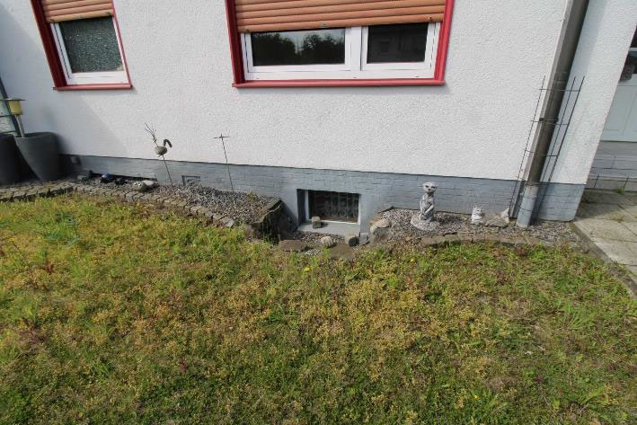 Foto 4 von 16 — Zweifamilienhaus, Garage