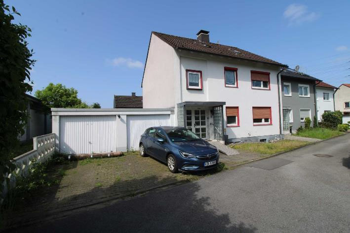 Foto 2 von 16 — Zweifamilienhaus, Garage