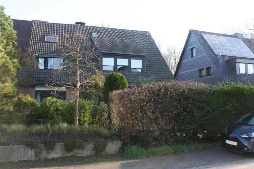 Foto 1 von 10 — Garage, Einfamilienhaus, Doppelhaushälfte, Einfamilienhaus (DHH) mit übertiefer Garage und Waldfläche