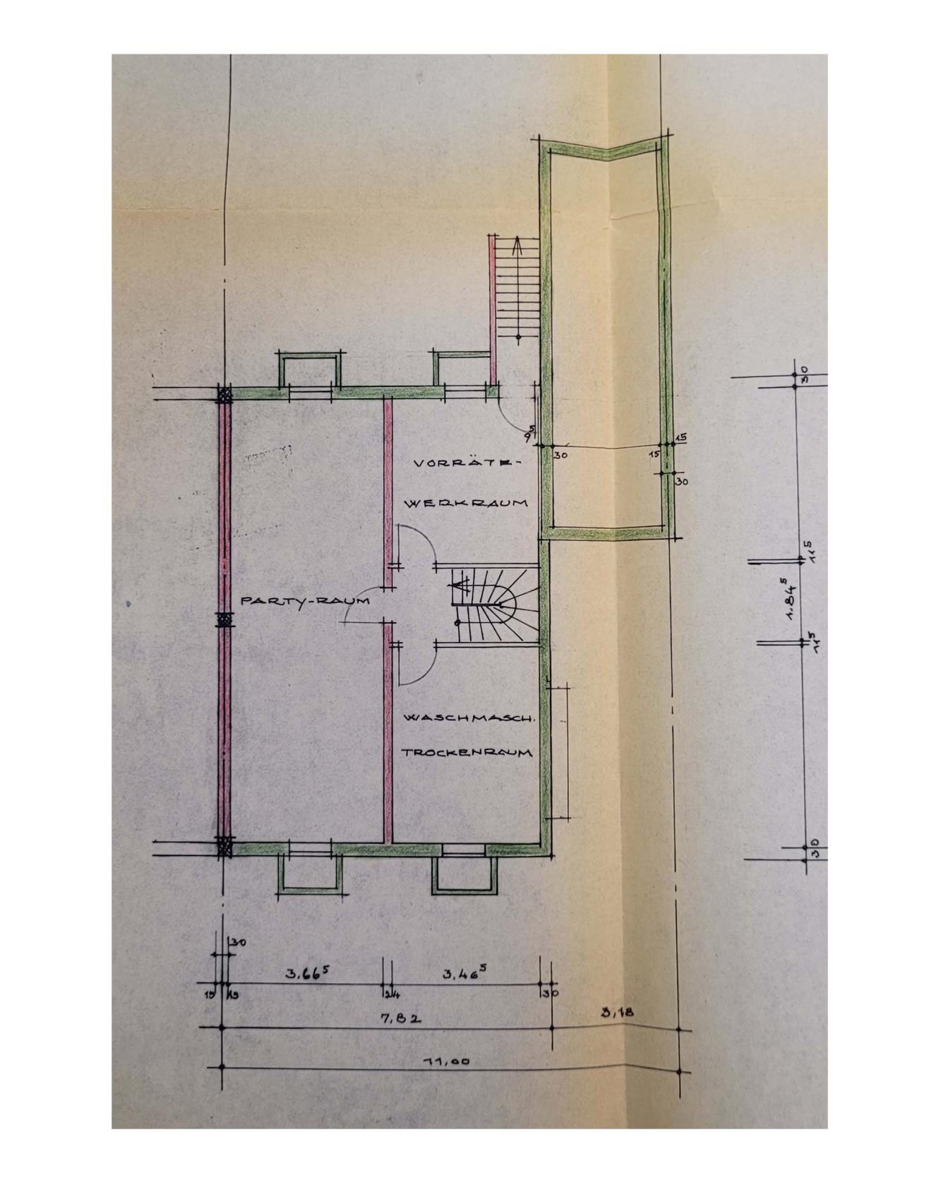 Foto 7 von 10 — Garage, Einfamilienhaus, Doppelhaushälfte, Einfamilienhaus (DHH) mit übertiefer Garage und Waldfläche