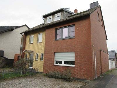 Foto 3 von 7 — Zweifamilienhaus, Doppelgarage