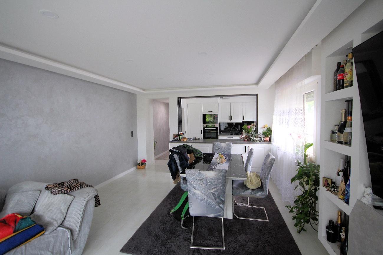 Foto 4 von 45 — Wohn-/Geschäftshaus, Garage, Eine Wohneinheit, mit kl. Gewerbeeinheit