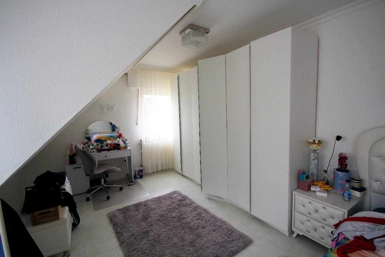 Foto 5 von 45 — Wohn-/Geschäftshaus, Garage, Eine Wohneinheit, mit kl. Gewerbeeinheit