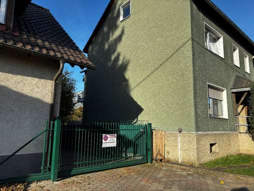 Foto 4 von 5 — Zweifamilienhaus, Garage