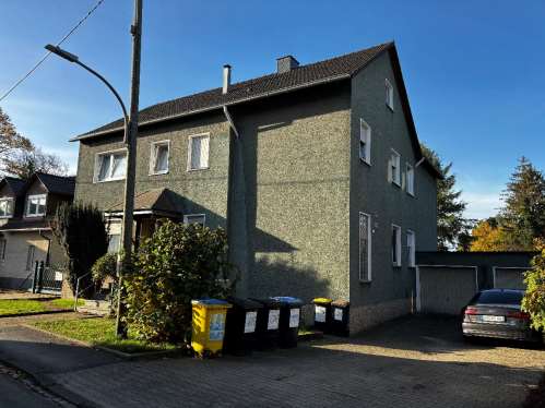 Foto 3 von 5 — Zweifamilienhaus, Garage